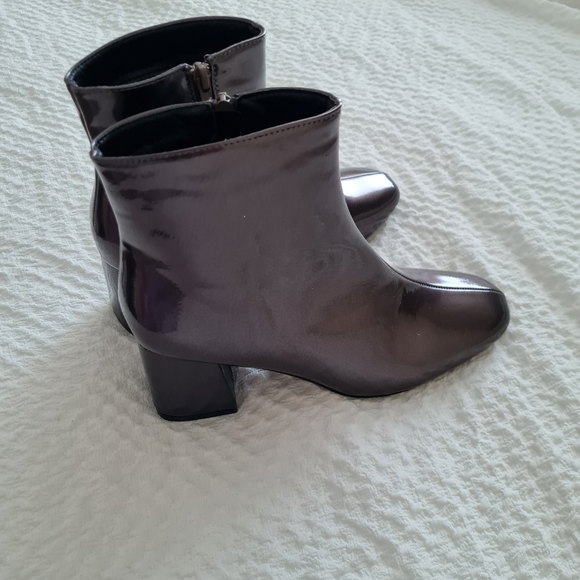TINSTREE Women Mid Heel Booties Ankle Metalic Gray Sz 8 - Picture 6 of 16